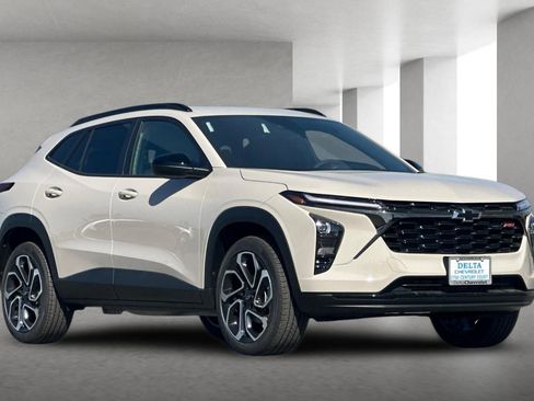 New 2026 Chevrolet Trax RS w/ Driver Confidence Package image 2