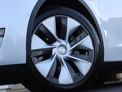 Used 2021 Tesla Model Y Long Range AWD/4WD image 43