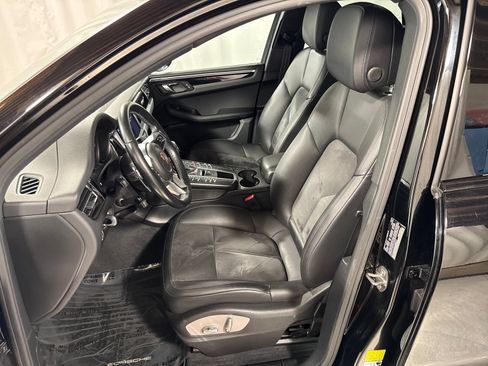 Used 2019 Porsche Macan AWD/4WD image 3