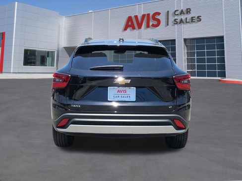 Used 2025 Chevrolet Trax LT w/ LT Convenience Package FWD image 5