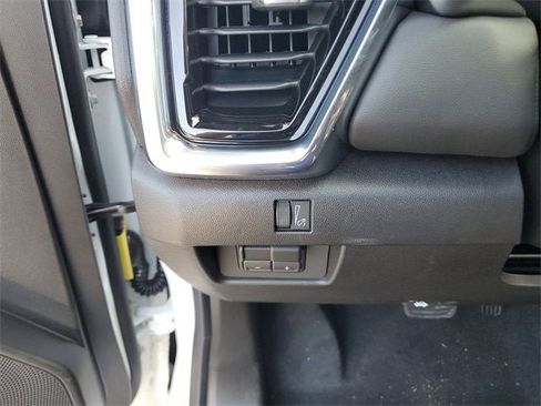 New 2025 GMC Canyon Elevation w/ Convenience Package image 30