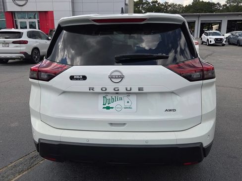Used 2024 Nissan Rogue S AWD/4WD image 9