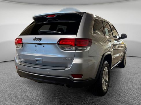 Used 2021 Jeep Grand Cherokee Laredo AWD/4WD image 3