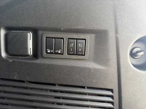 Used 2023 GMC Yukon Denali image 23