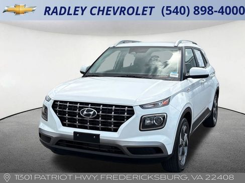 Used 2025 Hyundai Venue SEL FWD image 1