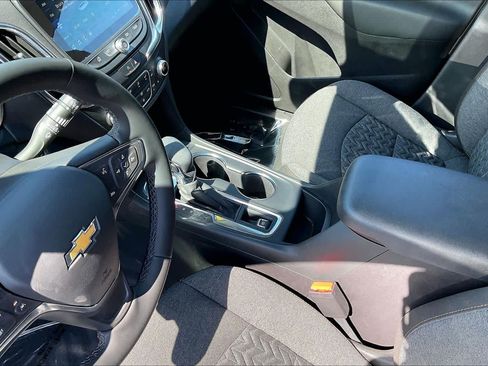 Used 2024 Chevrolet Equinox LT FWD image 17