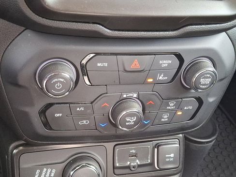 Used 2023 Jeep Renegade Latitude image 15