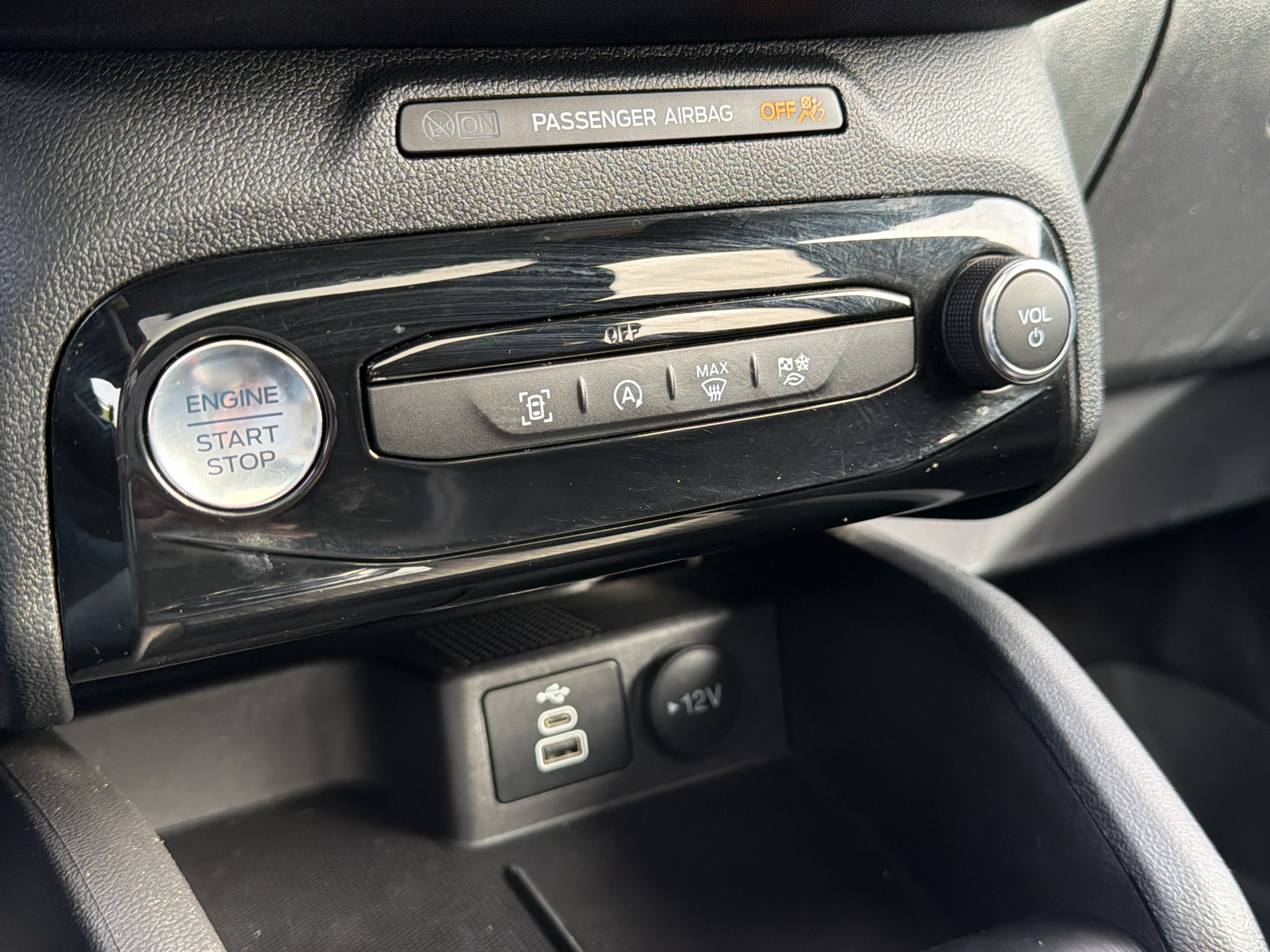 Used 2024 Ford Escape ST-Line w/ Tech Pack #1 AWD/4WD image 32
