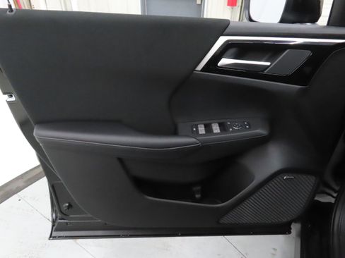 New 2026 Mitsubishi Outlander ES FWD image 9