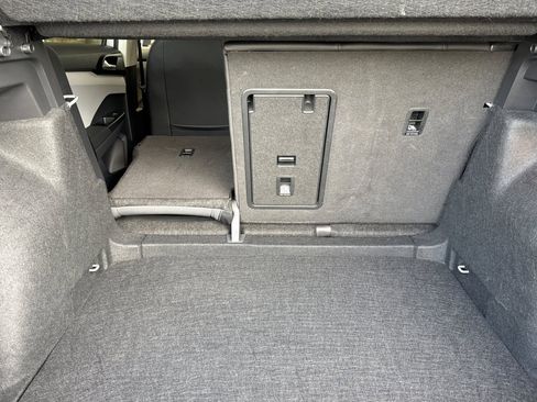 Used 2022 Volkswagen Taos SE image 15