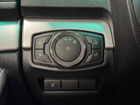 Used 2017 Ford Explorer XLT w/ XLT Technology Feature Bundle AWD/4WD image 31