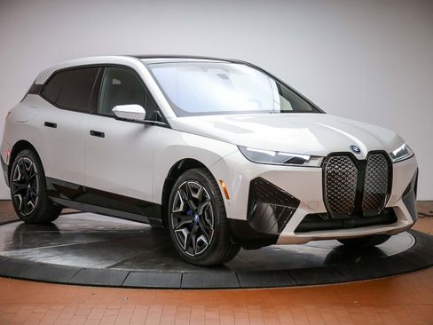 Certified 2024 BMW iX xDrive50 w/ Premium Package AWD/4WD image 6
