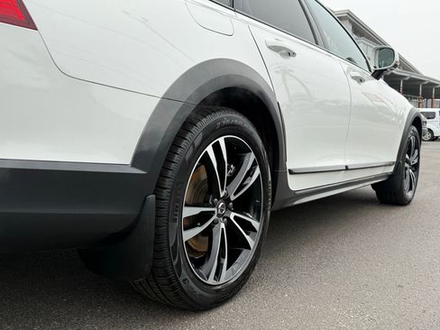 Used 2018 Volvo V90 T5 Cross Country w/ Convenience Package image 10