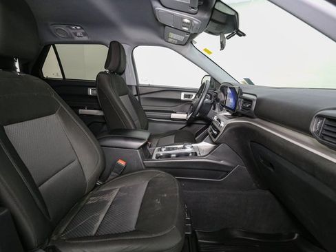 Used 2022 Ford Explorer XLT image 17