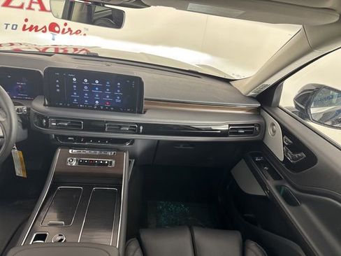 New 2025 Lincoln Aviator Reserve w/ Luxury Package image 12