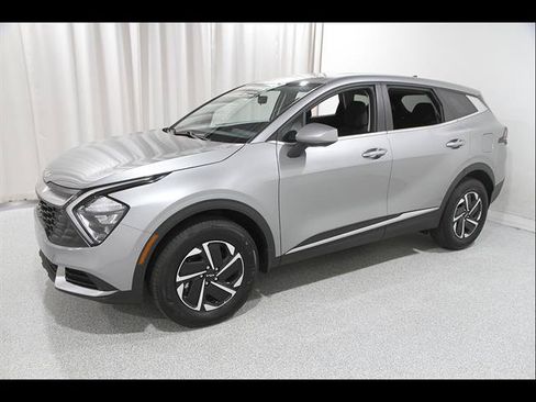 Used 2023 Kia Sportage LX AWD/4WD image 3