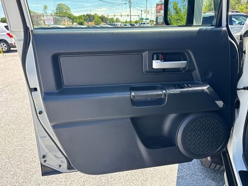 Used 2014 Toyota FJ Cruiser 4WD w/ Convenience Package image 11
