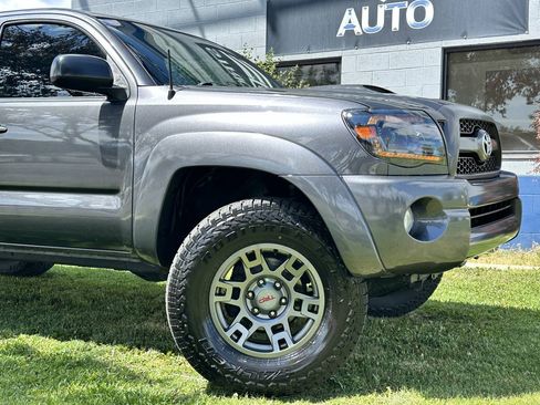 Used 2010 Toyota Tacoma 4x4 Double Cab image 3