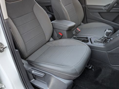 Used 2024 Volkswagen Taos SE image 20