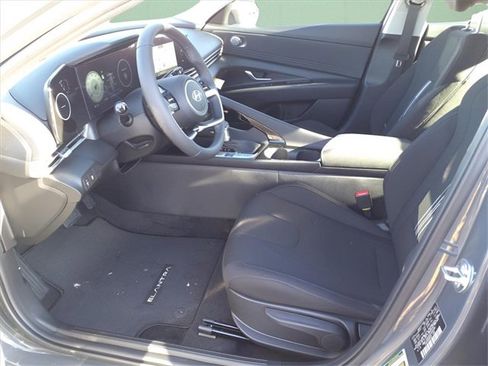 Certified 2025 Hyundai Elantra SEL image 8