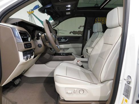 Used 2025 GMC Yukon XL Denali w/ Denali Reserve Package AWD/4WD image 31