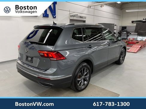Certified 2022 Volkswagen Tiguan SE image 4
