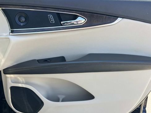 Used 2016 Lincoln MKX Reserve w/ Climate Package image 23