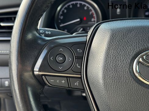 Used 2022 Toyota Camry SE image 18