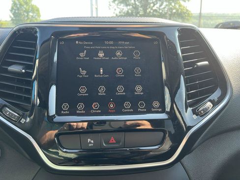 Used 2019 Jeep Cherokee Limited image 14