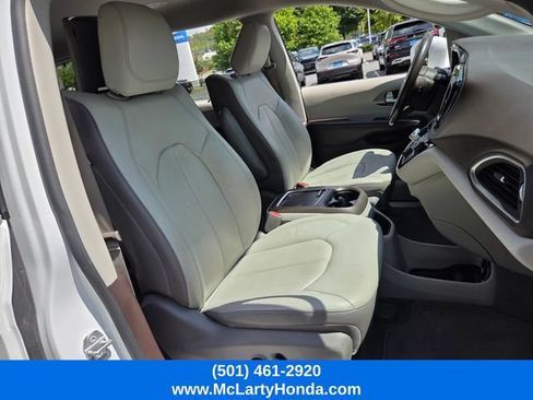 Used 2019 Chrysler Pacifica Touring-L Plus w/ Advanced Safetytec Group FWD image 19