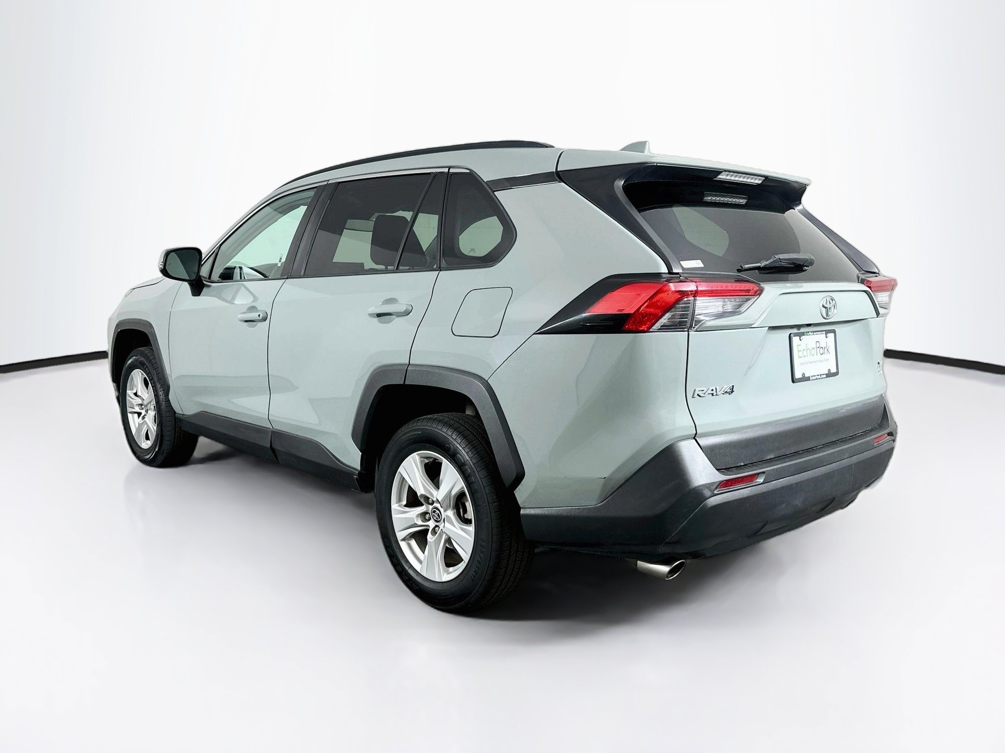 Used 2021 Toyota RAV4 XLE AWD/4WD image 5