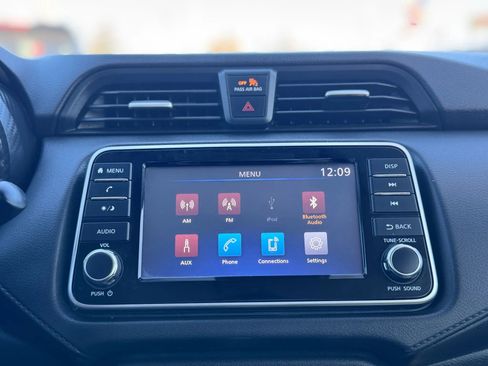 Used 2020 Nissan Versa S image 24