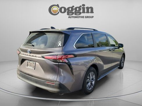 Used 2021 Toyota Sienna LE w/ LE Plus Package AWD/4WD image 4