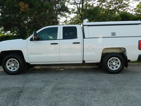 Used 2017 Chevrolet Silverado 1500 W/T AWD/4WD image 4