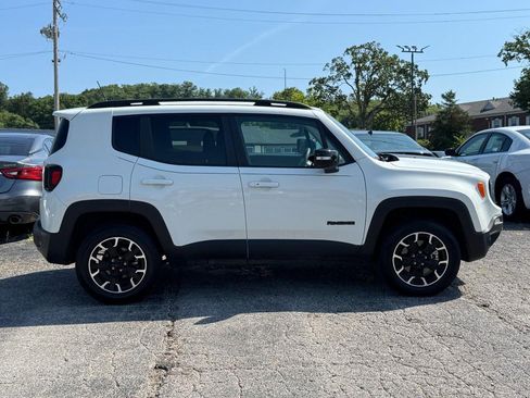 Used 2023 Jeep Renegade Latitude AWD/4WD image 2