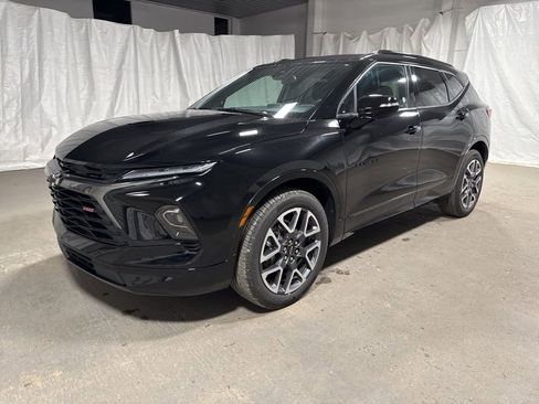 Used 2025 Chevrolet Blazer RS image 3