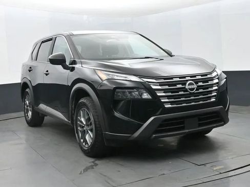 Used 2024 Nissan Rogue S FWD image 2