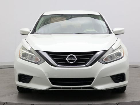 Used 2016 Nissan Altima 2.5 S w/ Power Driver Seat Package FWD image 2
