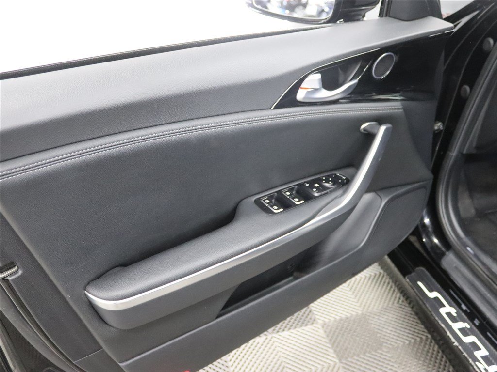 Used 2022 Kia Stinger GT-Line RWD image 16