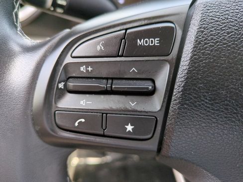 Used 2025 Hyundai Venue SEL FWD image 24