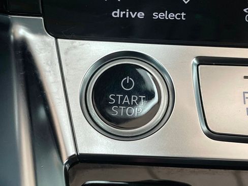 Used 2021 Audi e-tron Premium Plus w/ Premium Plus Package image 38