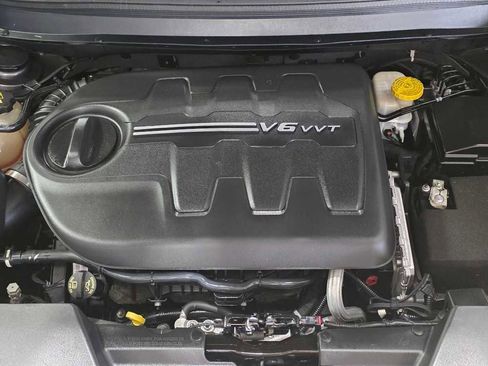 Used 2018 Jeep Cherokee Latitude Plus w/ Cold Weather Group image 7