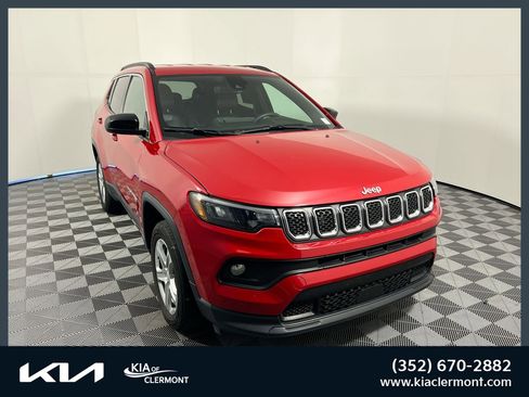 Used 2024 Jeep Compass Latitude image 1