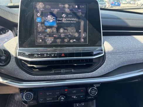 Used 2025 Jeep Compass Latitude w/ Sun & Sound Group image 18