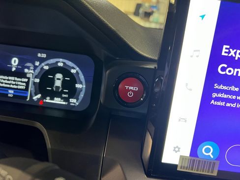 Certified 2025 Toyota Tacoma TRD Off-Road image 23