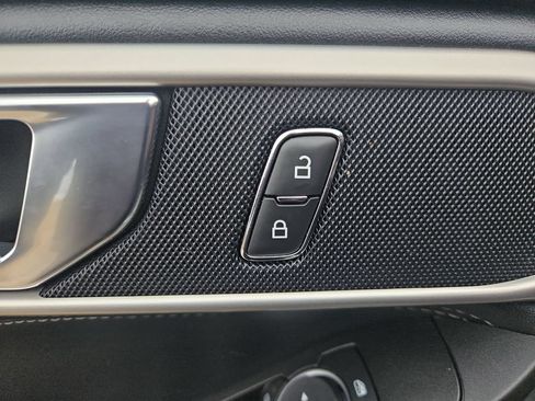 Used 2020 Ford Explorer XLT w/ Equipment Group 202A RWD image 15