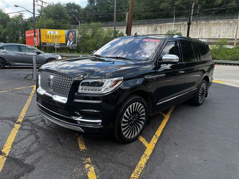 Used 2019 Lincoln Navigator L Black Label w/ Cargo Package AWD/4WD image 3