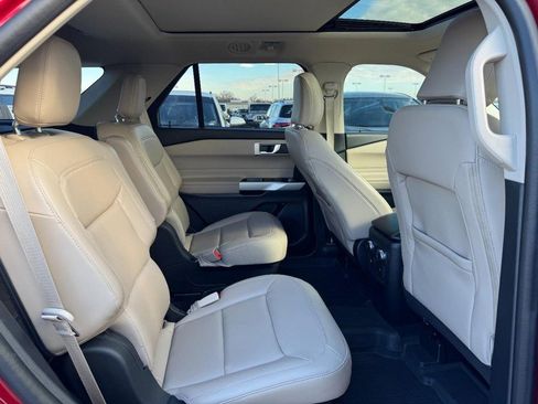 Used 2021 Ford Explorer XLT w/ Equipment Group 202A image 10