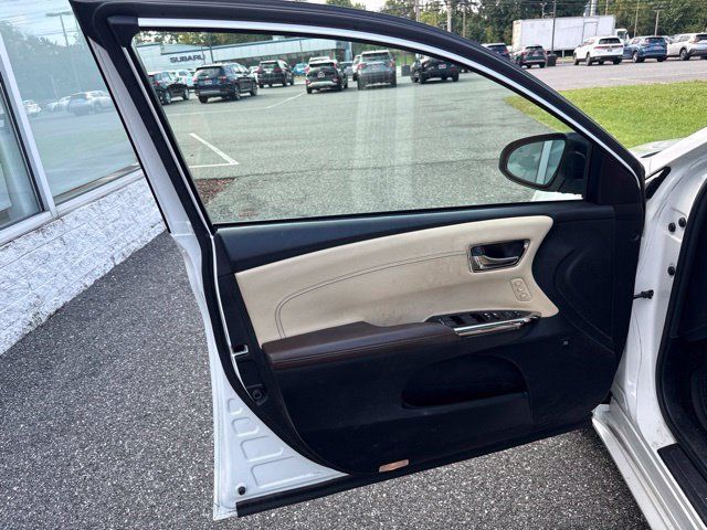 Used 2017 Toyota Avalon Limited w/ Carpet Mat Package FWD image 11