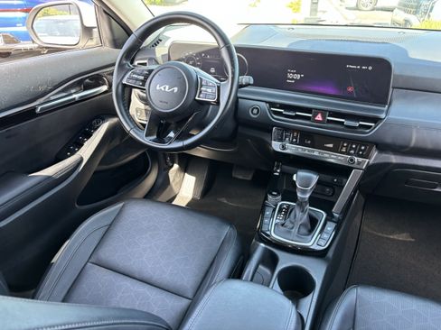 Certified 2025 Kia Seltos EX FWD image 12